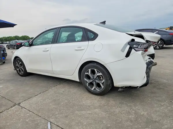 3KPF24AD7ME314724 2021 KIA FORTE - Image 2