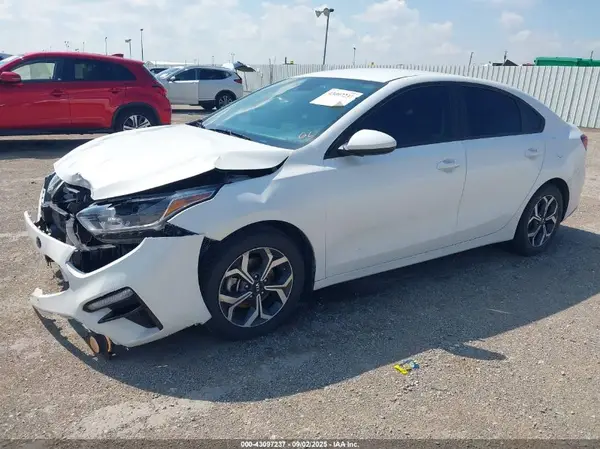 3KPF24AD7ME324735 2021 KIA FORTE - Image 2