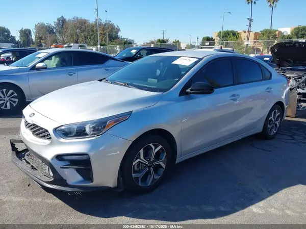 3KPF24AD7ME327084 2021 KIA FORTE - Image 2