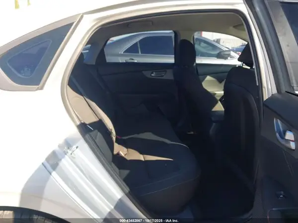 3KPF24AD7ME327084 2021 KIA FORTE - Image 8