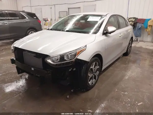 3KPF24AD7ME333788 2021 KIA FORTE - Image 2