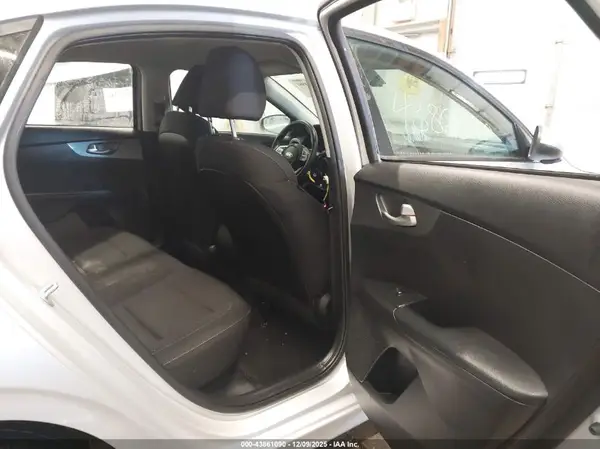 3KPF24AD7ME333788 2021 KIA FORTE - Image 8