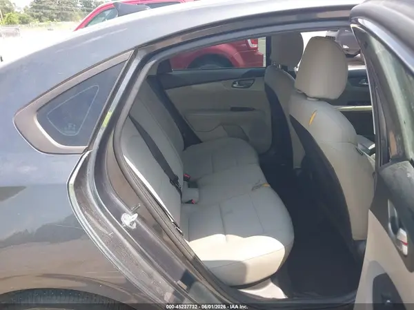 3KPF24AD7ME346573 2021 KIA FORTE - Image 8