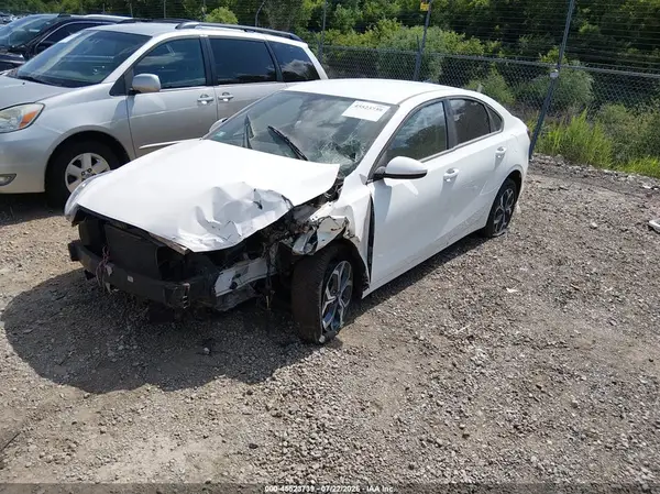3KPF24AD7ME348565 2021 KIA FORTE - Image 2