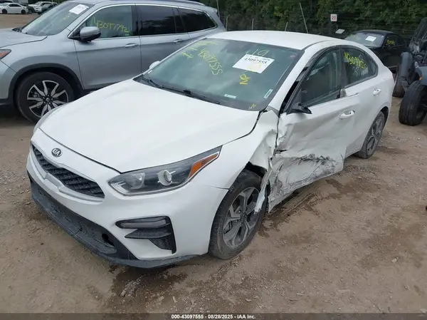 3KPF24AD7ME350672 2021 KIA FORTE - Image 2