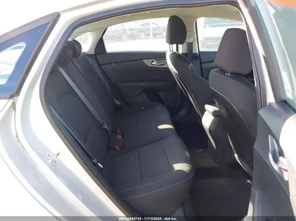 3KPF24AD7ME350865 2021 KIA FORTE - Image 8