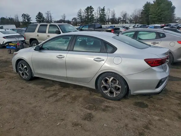 3KPF24AD7ME351465 2021 KIA FORTE - Image 2