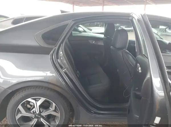 3KPF24AD7ME363678 2021 KIA FORTE - Image 8