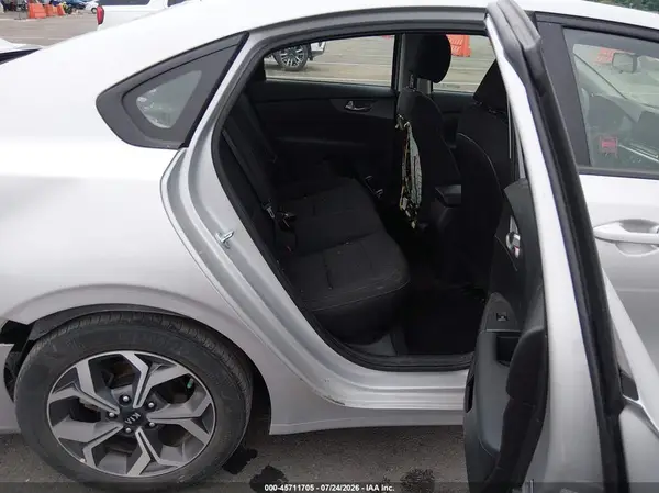 3KPF24AD7ME372090 2021 KIA FORTE - Image 8