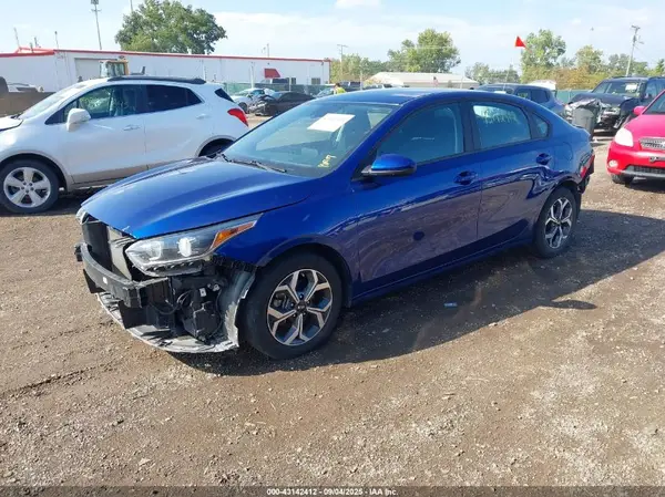 3KPF24AD7ME372672 2021 KIA FORTE - Image 2
