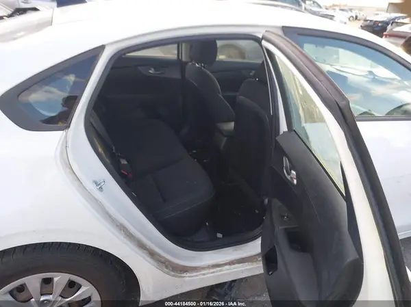 3KPF24AD7ME377564 2021 KIA FORTE - Image 8