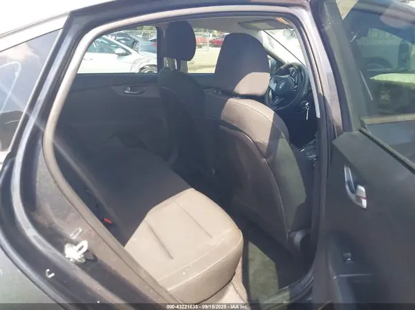 3KPF24AD7ME377807 2021 KIA FORTE - Image 8