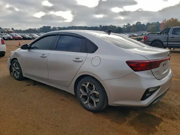 3KPF24AD7ME378147 2021 KIA FORTE - Image 2