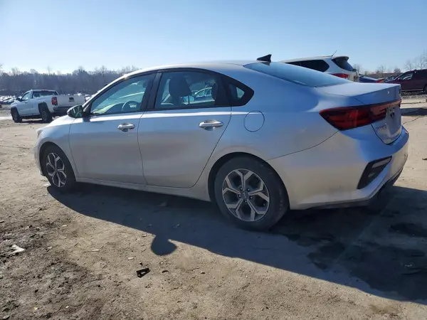 3KPF24AD7ME386068 2021 KIA FORTE - Image 2