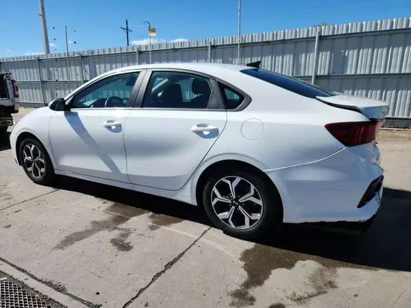 3KPF24AD7ME391898 2021 KIA FORTE - Image 2