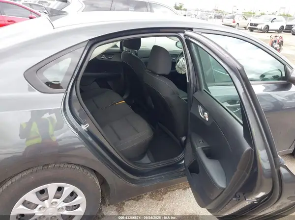 3KPF24AD7ME394137 2021 KIA FORTE - Image 8
