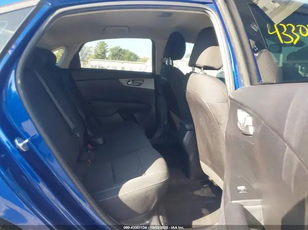 3KPF24AD7ME412992 2021 KIA FORTE - Image 8