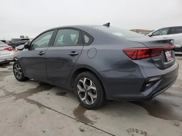 3KPF24AD7ME413186 2021 KIA FORTE - Image 2