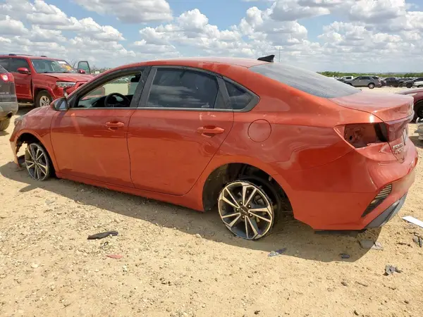 3KPF24AD7NE415831 2022 KIA FORTE - Image 2