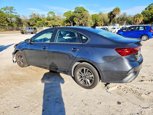 3KPF24AD7NE416445 2022 KIA FORTE - Image 2