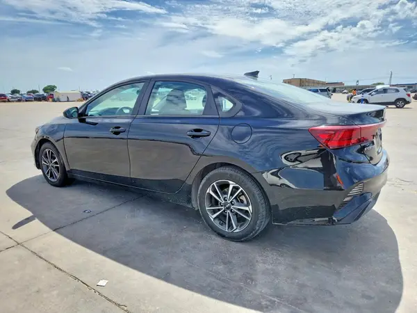 3KPF24AD7NE417126 2022 KIA FORTE - Image 2
