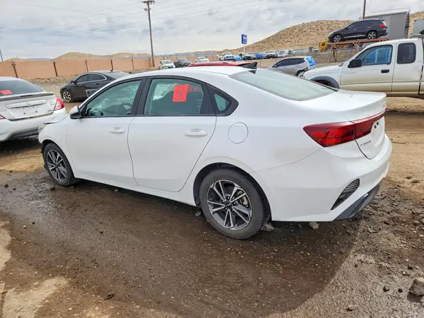 3KPF24AD7NE425369 2022 KIA FORTE - Image 2