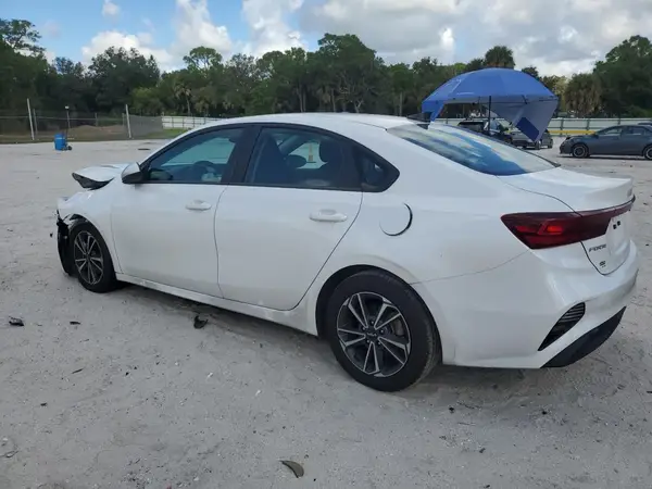 3KPF24AD7NE429325 2022 KIA FORTE - Image 2