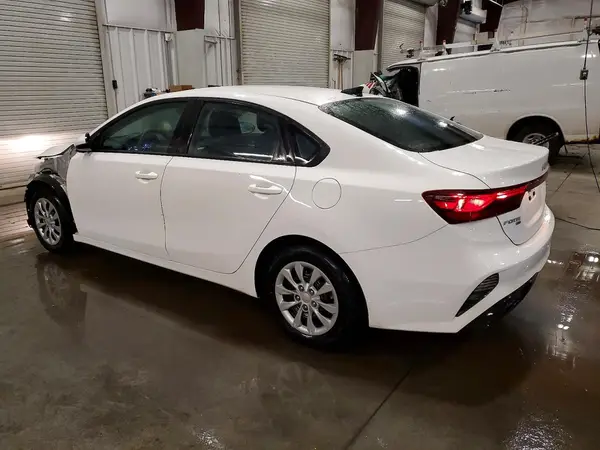 3KPF24AD7NE430233 2022 KIA FORTE - Image 2