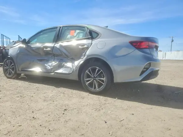 3KPF24AD7NE435237 2022 KIA FORTE - Image 2