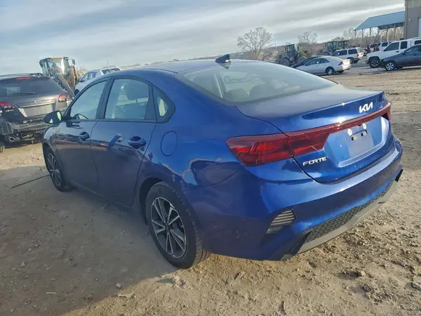 3KPF24AD7NE440261 2022 KIA FORTE - Image 2