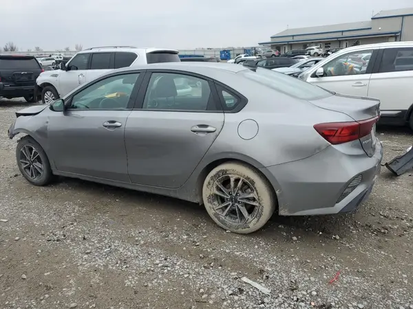3KPF24AD7NE456685 2022 KIA FORTE - Image 2
