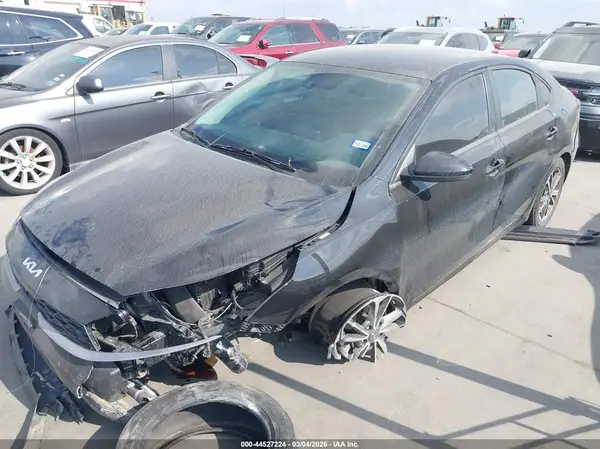 3KPF24AD7NE461062 2022 KIA FORTE - Image 2