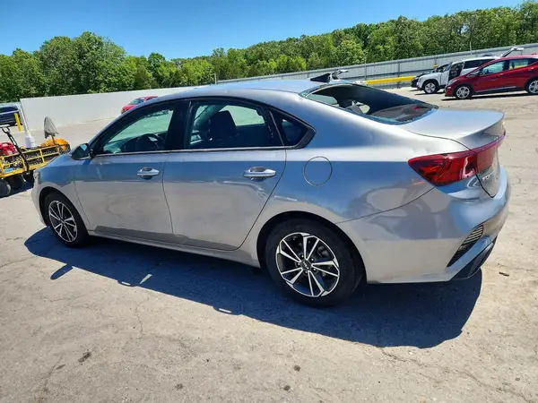 3KPF24AD7NE468268 2022 KIA FORTE - Image 2