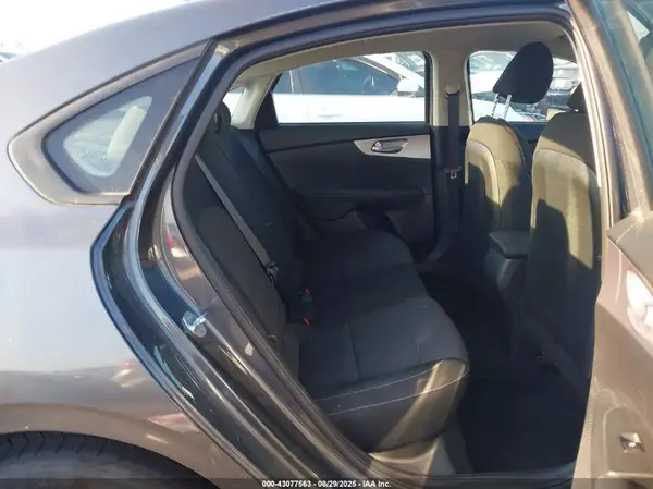3KPF24AD7NE473311 2022 KIA FORTE - Image 8