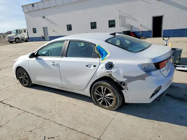 3KPF24AD7NE479108 2022 KIA FORTE - Image 2