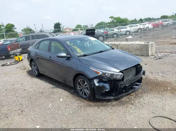3KPF24AD7NE480694 2022 KIA FORTE - Image 1