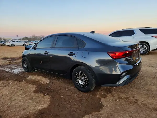 3KPF24AD7NE486138 2022 KIA FORTE - Image 2