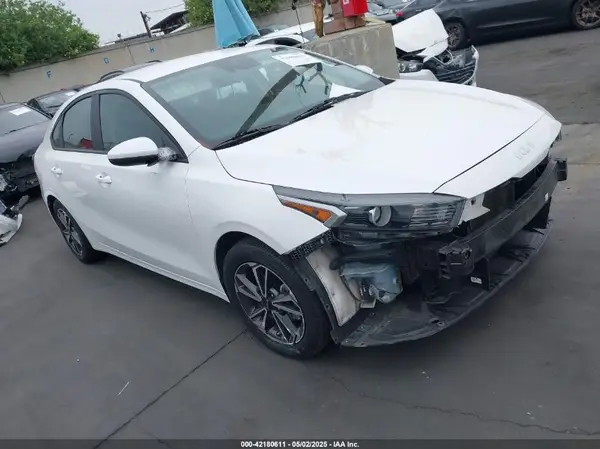 3KPF24AD7NE487564 2022 KIA FORTE - Image 1