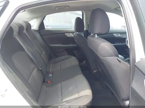 3KPF24AD7NE490948 2022 KIA FORTE - Image 8