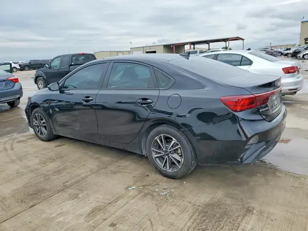 3KPF24AD7NE493817 2022 KIA FORTE - Image 2