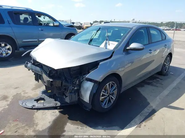3KPF24AD7NE494238 2022 KIA FORTE - Image 2
