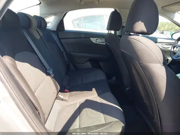 3KPF24AD7NE494238 2022 KIA FORTE - Image 8