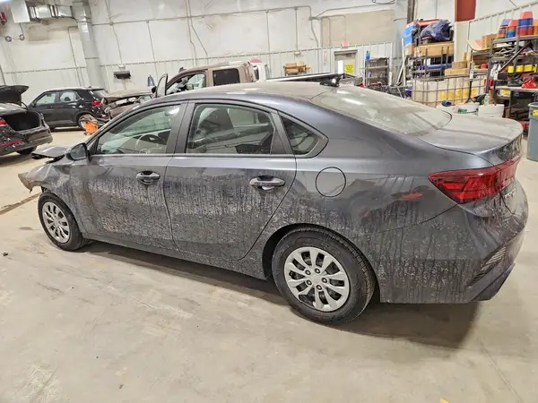 3KPF24AD7NE498841 2022 KIA FORTE - Image 2