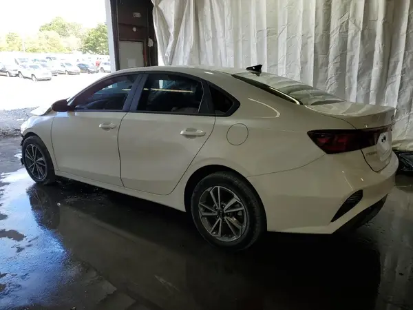 3KPF24AD7PE517911 2023 KIA FORTE - Image 2