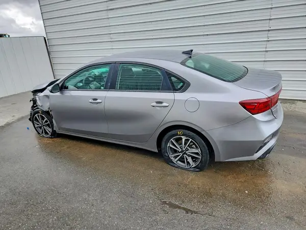 3KPF24AD7PE526432 2023 KIA FORTE - Image 2