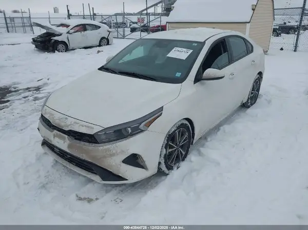 3KPF24AD7PE527001 2023 KIA FORTE - Image 2
