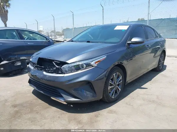 3KPF24AD7PE527662 2023 KIA FORTE - Image 2