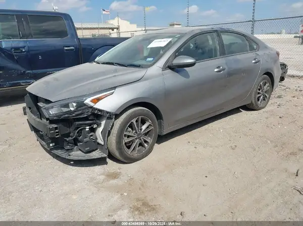 3KPF24AD7PE528553 2023 KIA FORTE - Image 2