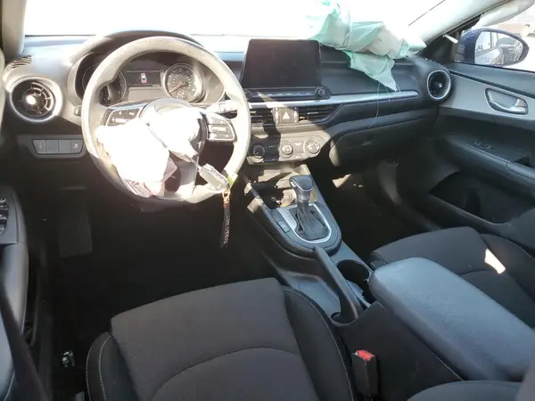 3KPF24AD7PE531338 2023 KIA FORTE - Image 8