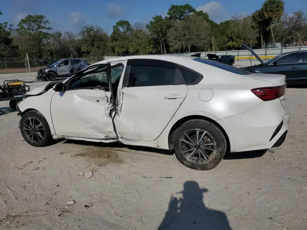 3KPF24AD7PE544946 2023 KIA FORTE - Image 2